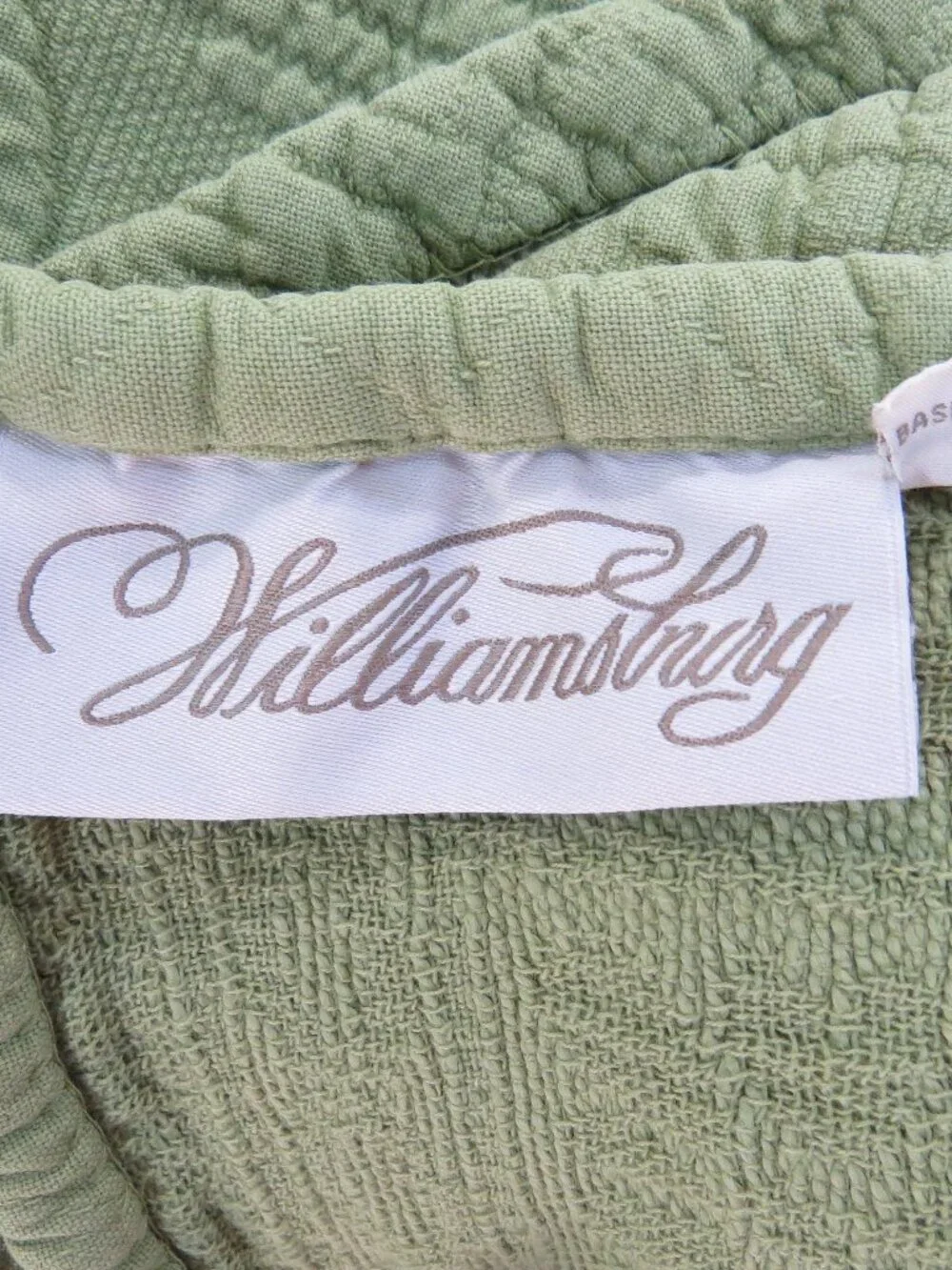 Williamsburg William & Mary Matelasse Coverlet SIZE King Moss Green